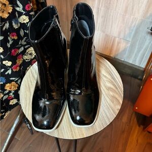 MIX No. 6 Chic Shiny Black Ankle Boots